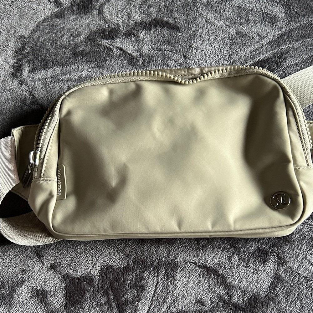 Lululemon Everywhere Belt Bag 2L
